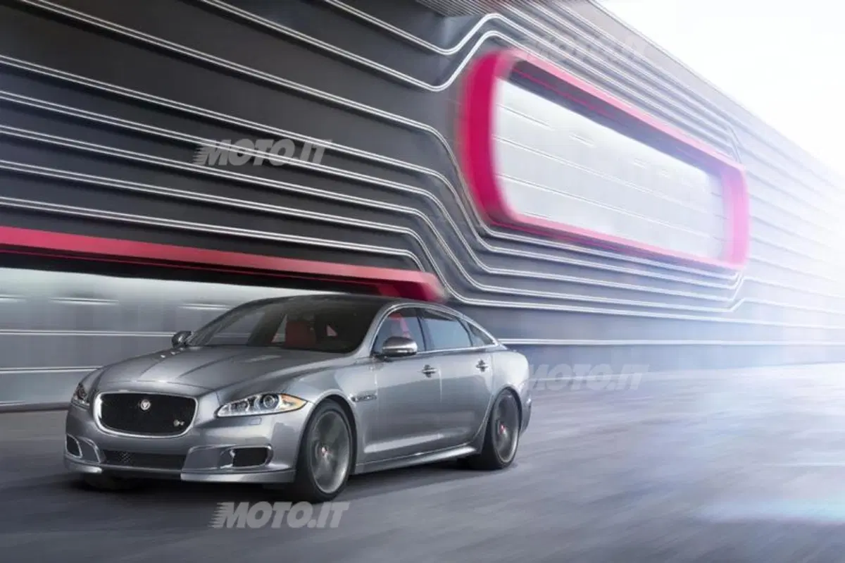 Jaguar XJR (9)