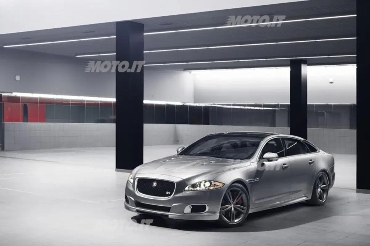 Jaguar XJR (11)