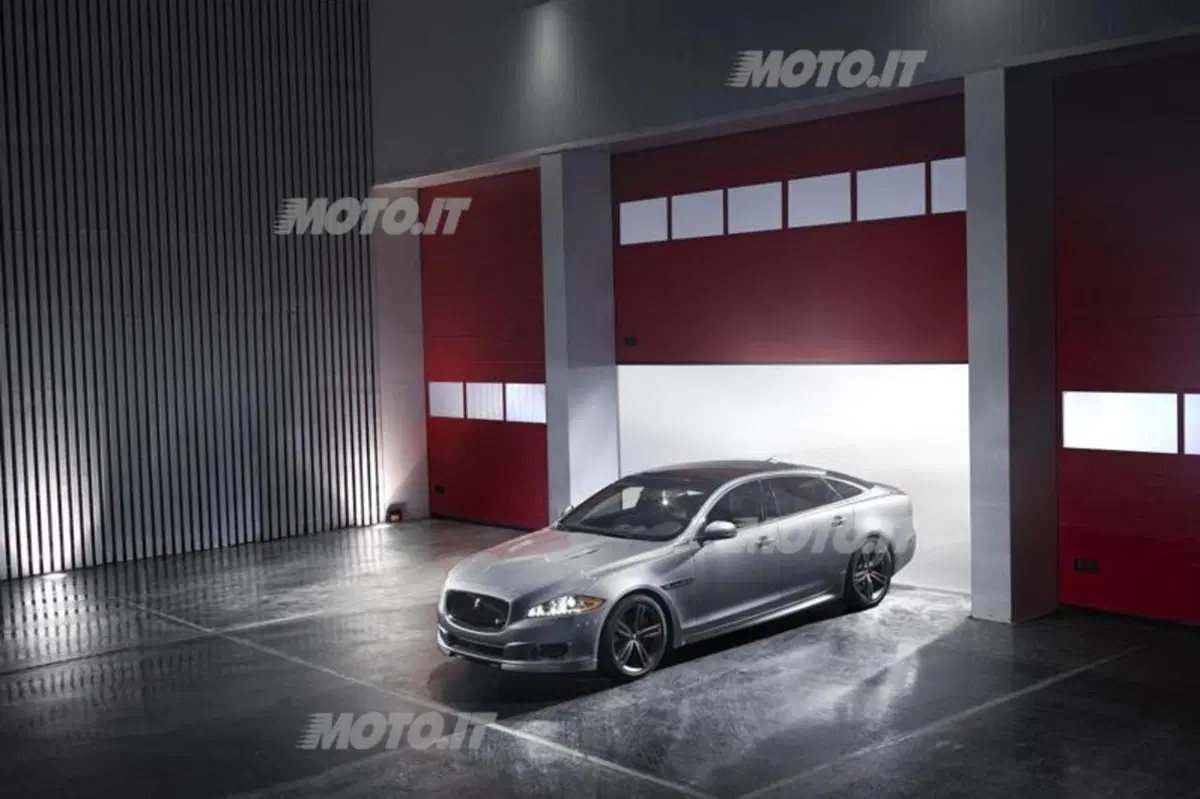 Jaguar XJR (14)