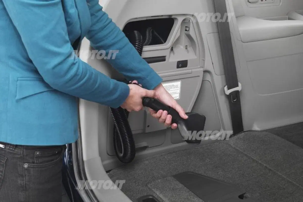 Honda Odyssey: la prima auto con l'aspirapolvere integrato (3)