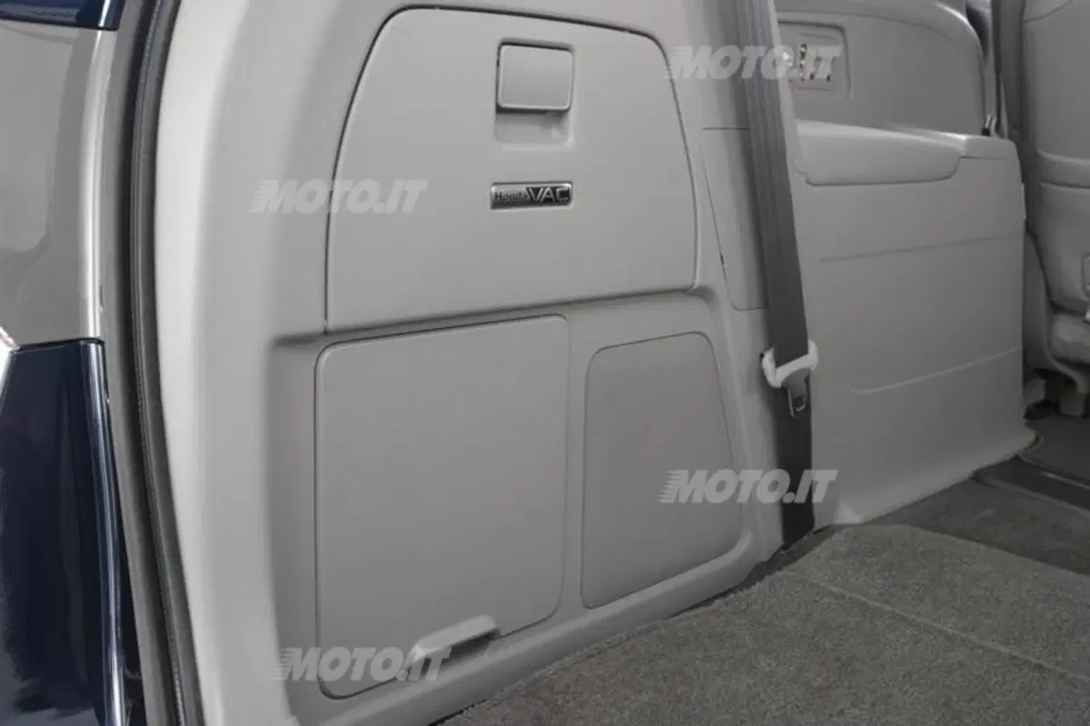 Honda Odyssey: la prima auto con l'aspirapolvere integrato (4)