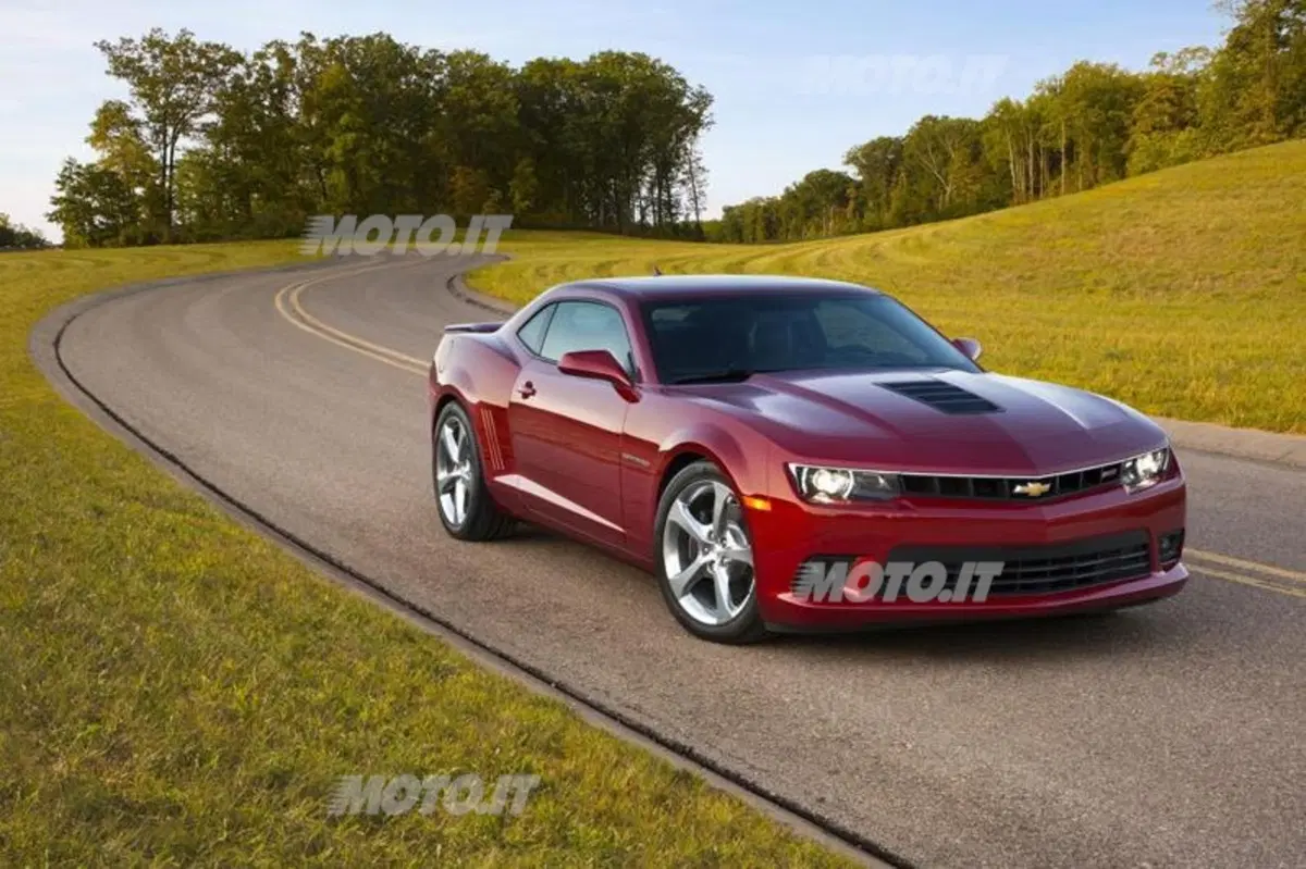 Chevrolet Camaro: a New York il restyling e la versione sportiva Z28 (16)