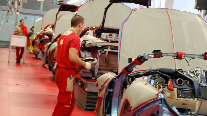 Ferrari: premiati con un extra in busta paga i dipendenti di Maranello