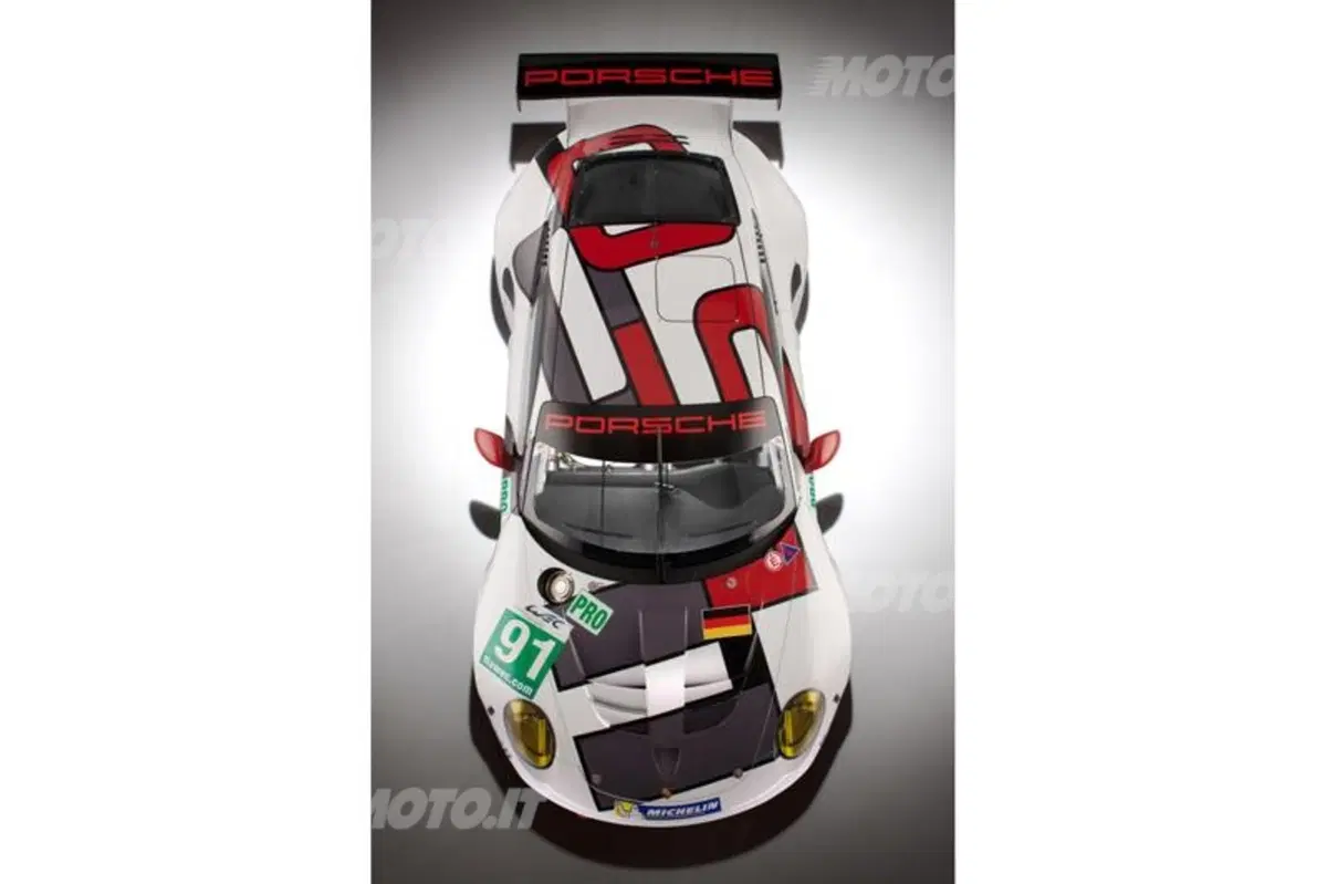 Porsche 911 RSR: ecco la vettura per la 24 Ore di Le Mans 2013 (5)