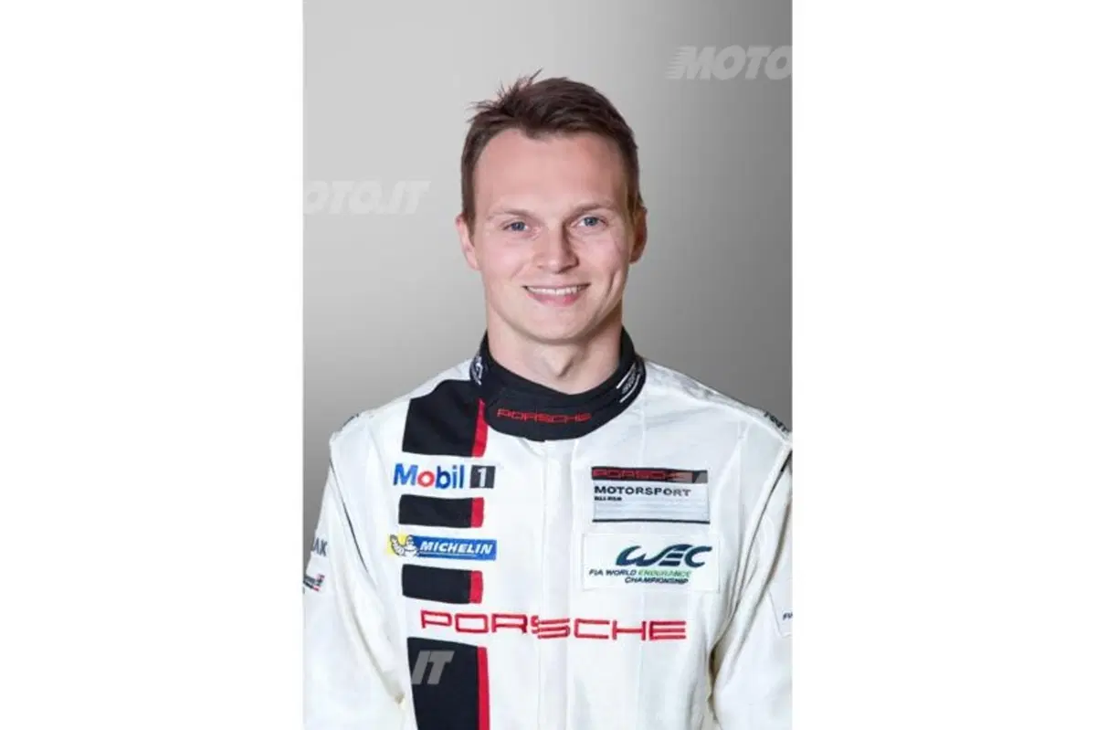 Porsche 911 RSR: ecco la vettura per la 24 Ore di Le Mans 2013 (11)