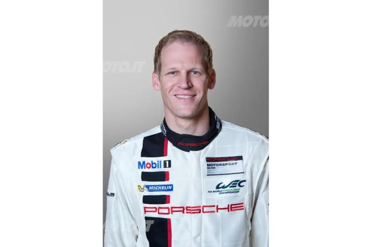 Porsche 911 RSR: ecco la vettura per la 24 Ore di Le Mans 2013 (15)