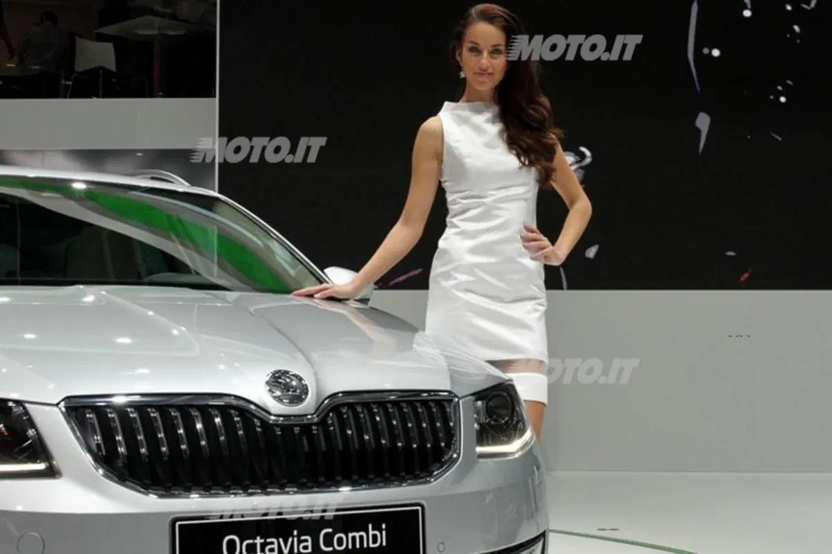 Salone di Ginevra 2013: i video delle ragazze più belle (11)
