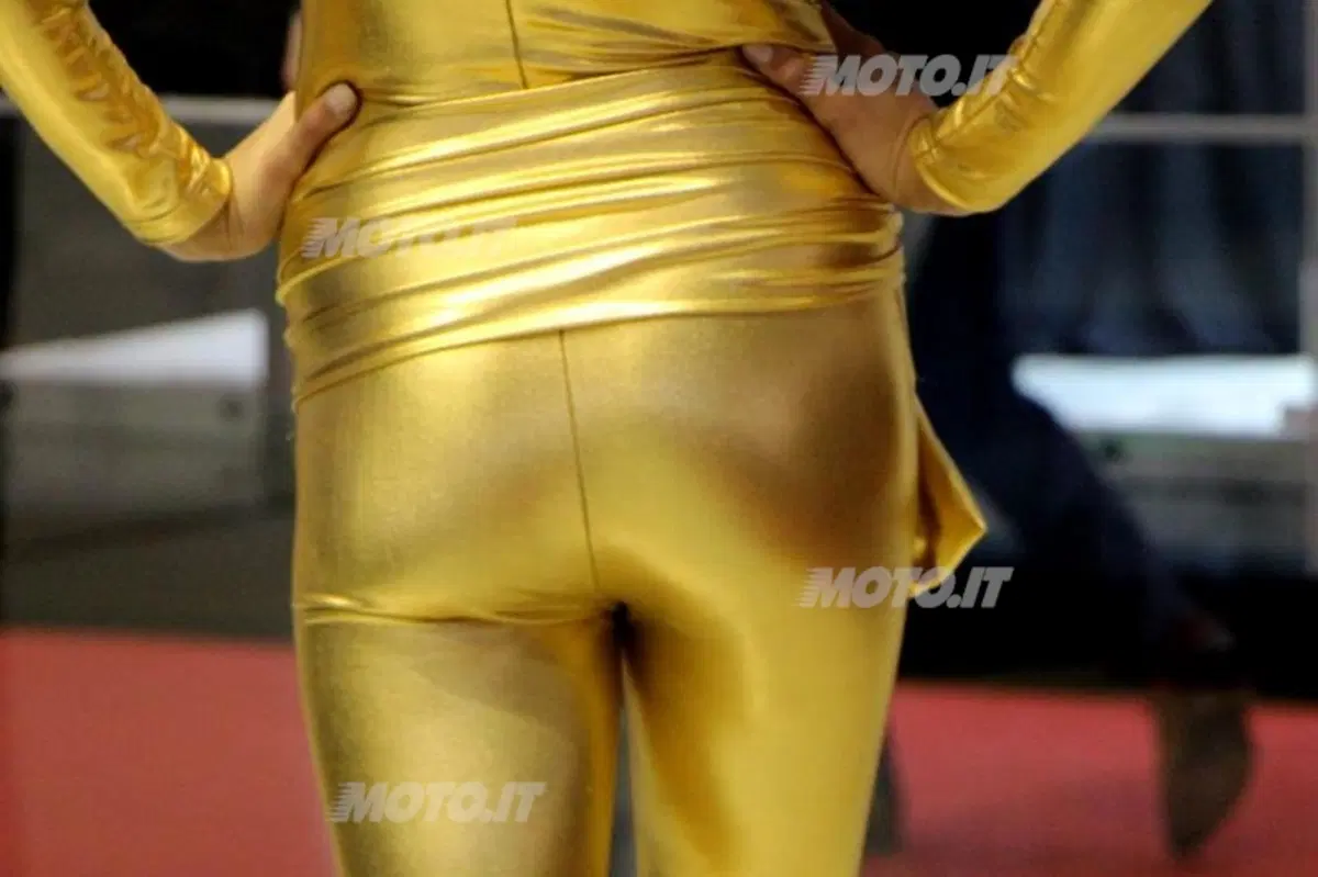 Salone di Ginevra 2013: i video delle ragazze più belle (21)