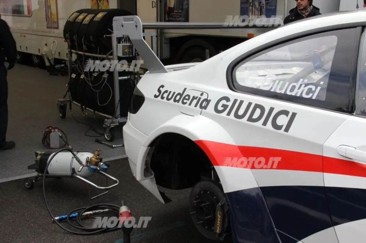 Superstars 2013: a Monza trionfano le Mercedes C 63 AMG di Liuzzi e Biagi (25)
