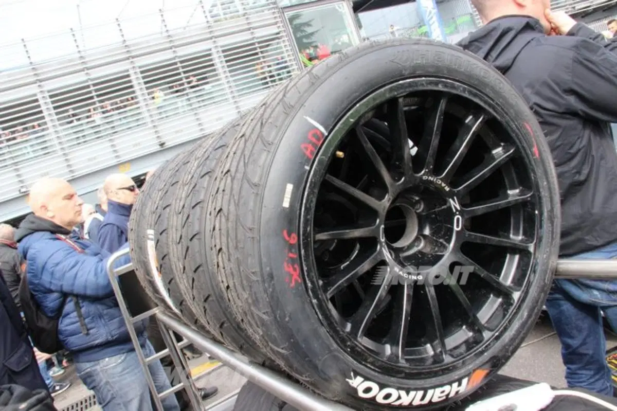 Superstars 2013: a Monza trionfano le Mercedes C 63 AMG di Liuzzi e Biagi (29)