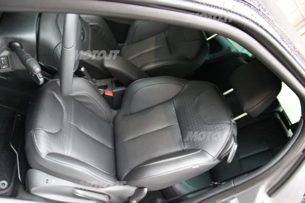 Citroen DS3 Cabrio L’Uomo Vogue: debutta alla Milano Design Week (9)