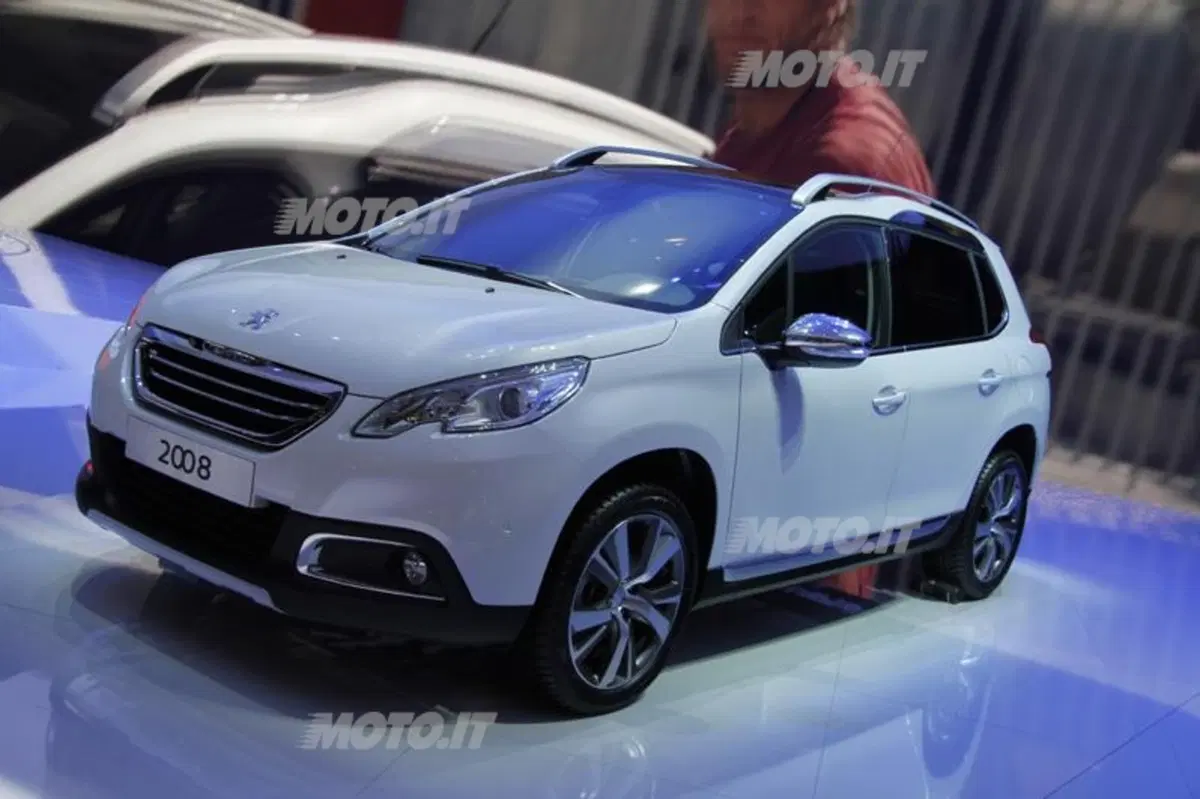 Peugeot 2008: listini prezzi di motorizzazioni e allestimenti (13)