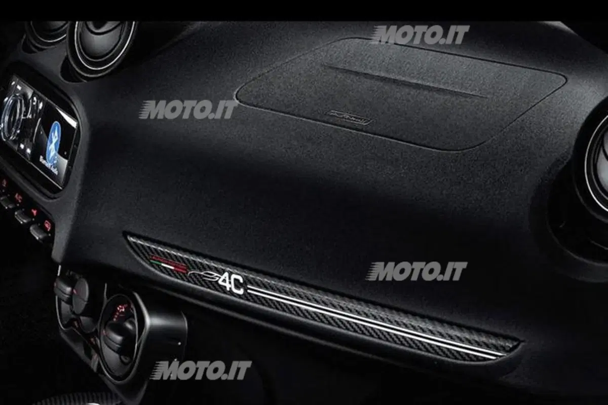 Alfa Romeo 4C: ecco il display TFT della sportiva del Biscione (6)