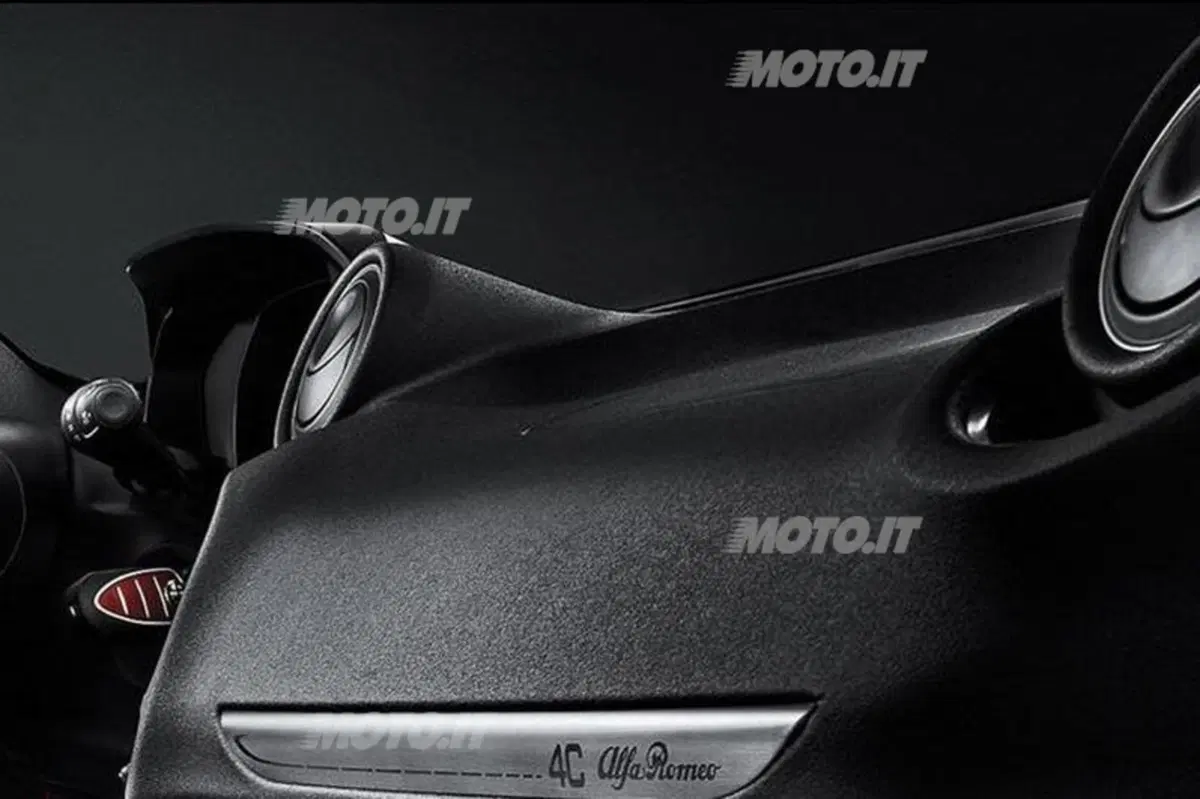 Alfa Romeo 4C: ecco il display TFT della sportiva del Biscione (7)