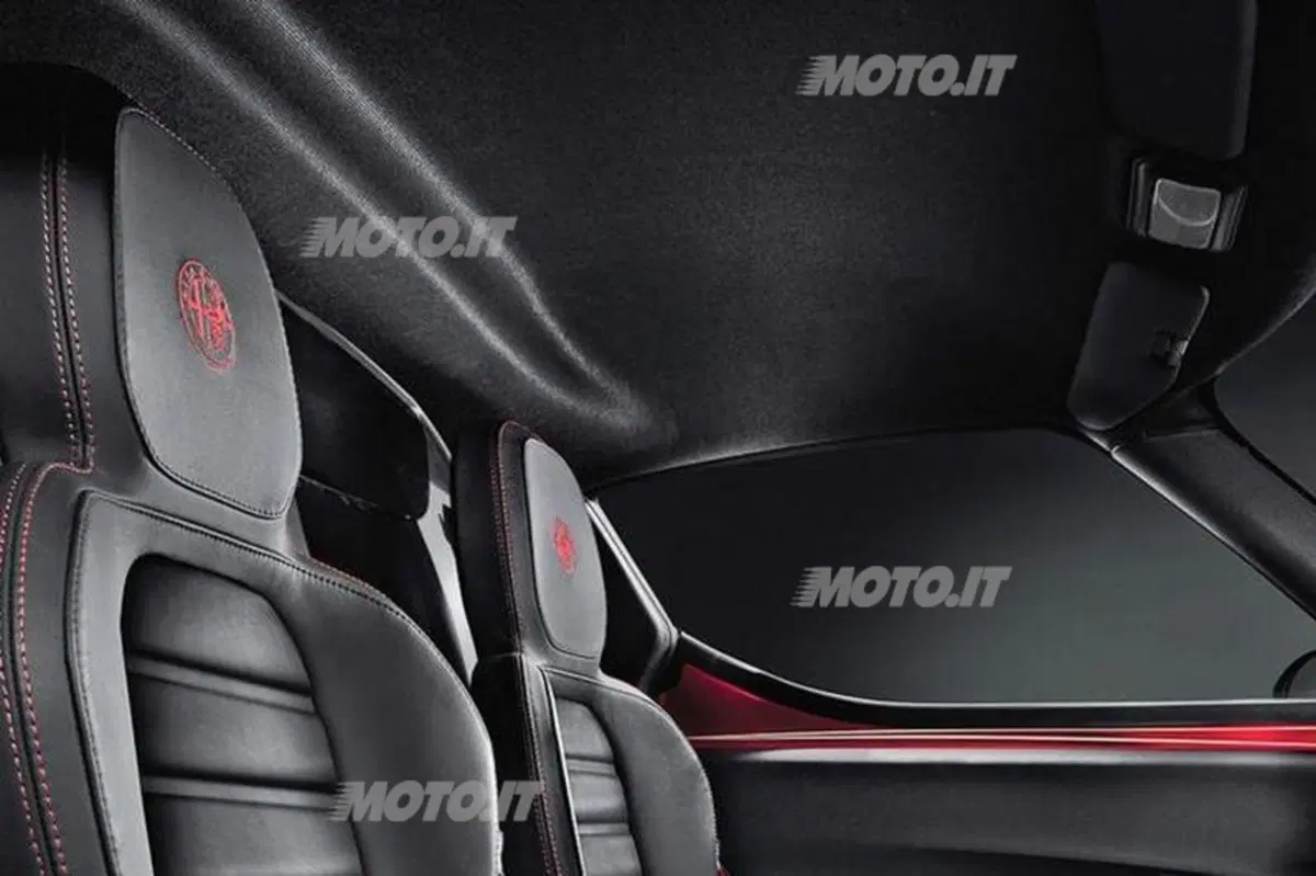 Alfa Romeo 4C: ecco il display TFT della sportiva del Biscione (11)