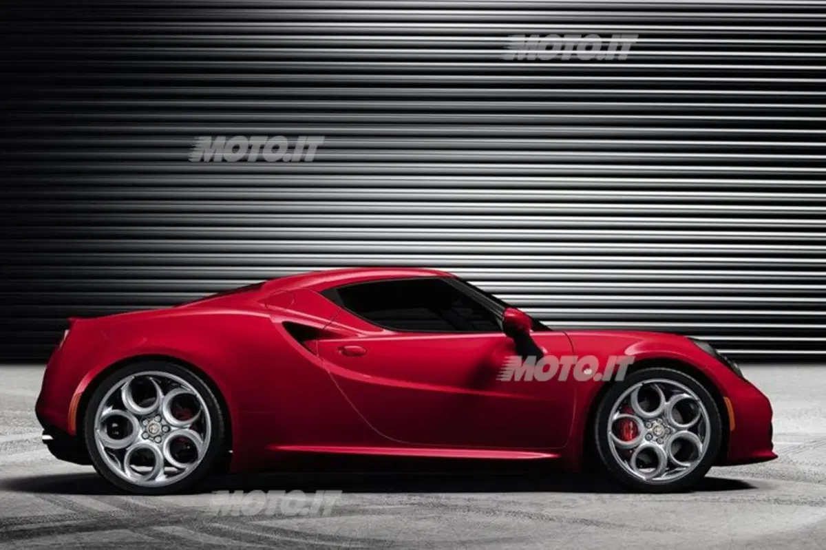 Alfa Romeo 4C: ecco il display TFT della sportiva del Biscione (19)