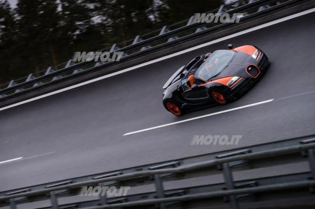 Bugatti Veyron 16.4 Grand Sport Vitesse WRC Edition: la cabrio più veloce del mondo (4)