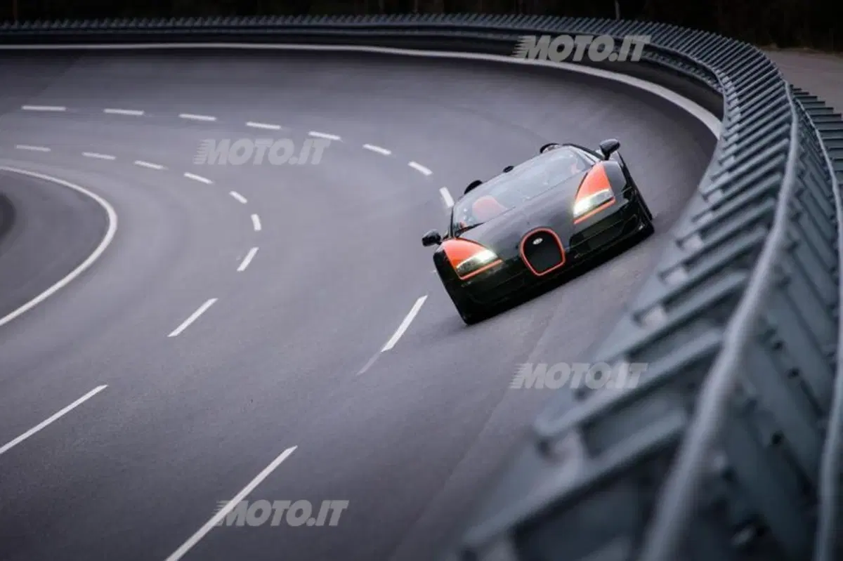 Bugatti Veyron 16.4 Grand Sport Vitesse WRC Edition: la cabrio più veloce del mondo (10)