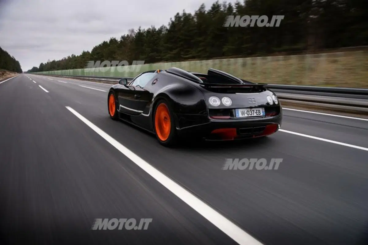 Bugatti Veyron 16.4 Grand Sport Vitesse WRC Edition: la cabrio più veloce del mondo (11)