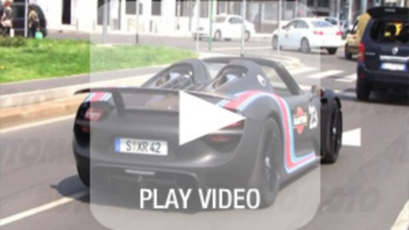 Porsche 918 Spyder: video su strada