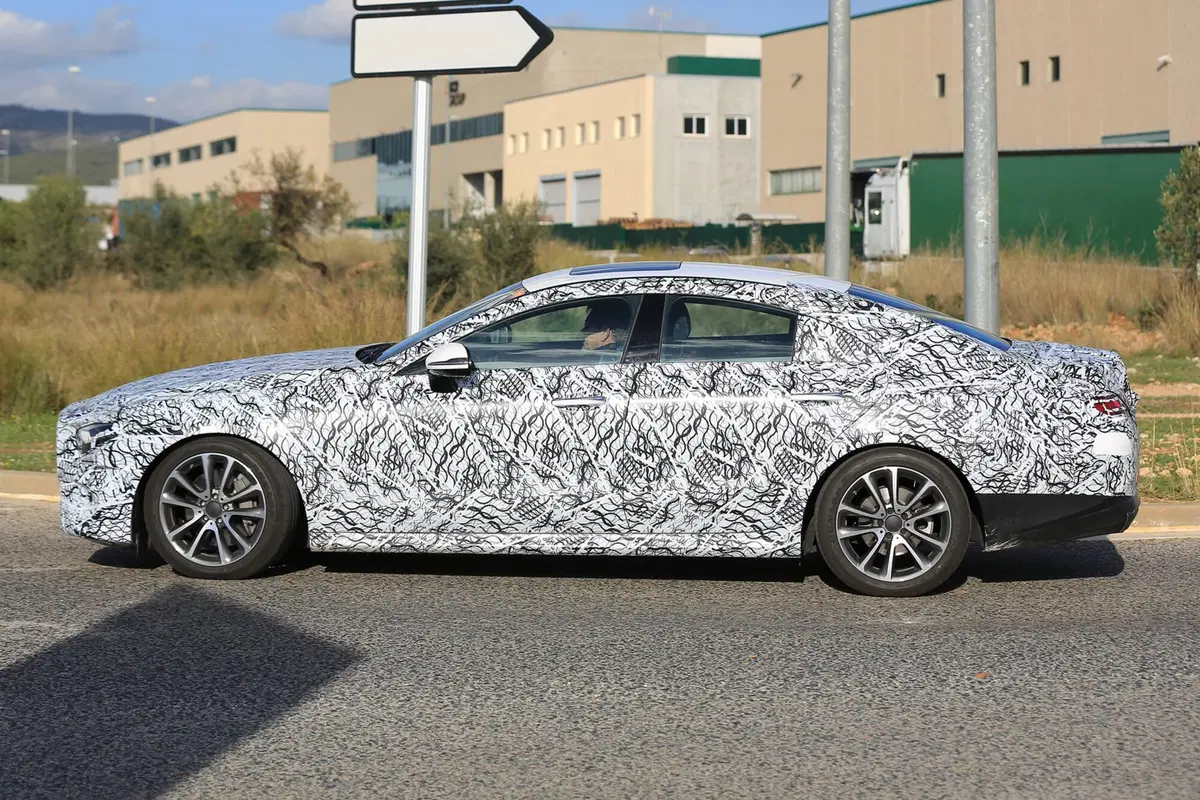 Nuova CLS: altri dettagli della futura berlina sportiva Mercedes (3)