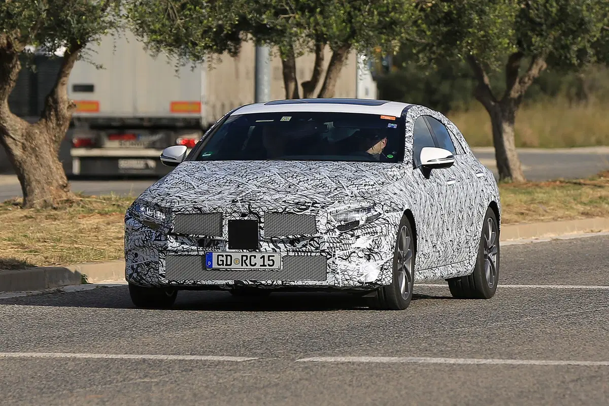 Nuova CLS: altri dettagli della futura berlina sportiva Mercedes (4)