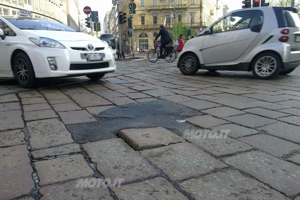 Buche in strada. Cosa fare se subisci un danno e come segnalarle (3)