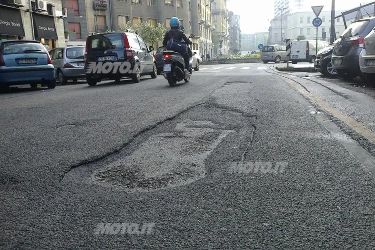 Buche in strada. Cosa fare se subisci un danno e come segnalarle (16)