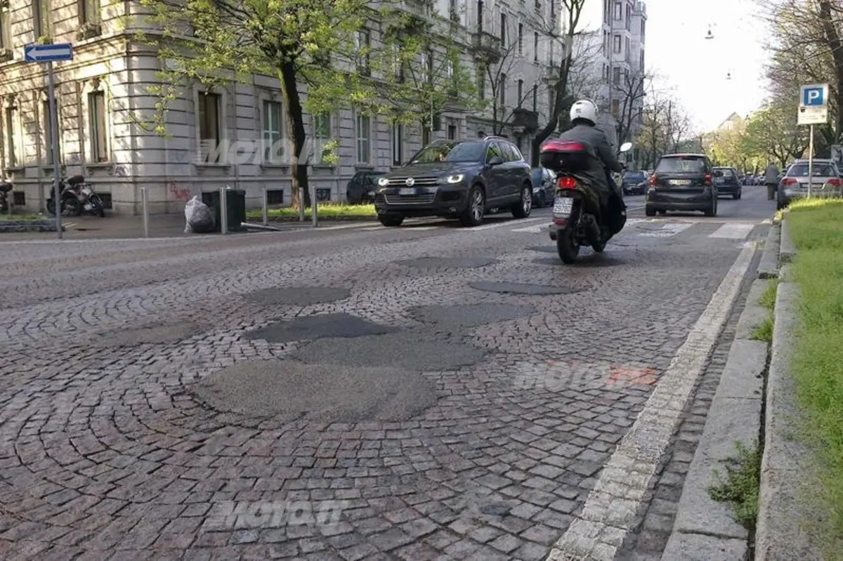 Buche in strada. Cosa fare se subisci un danno e come segnalarle (17)