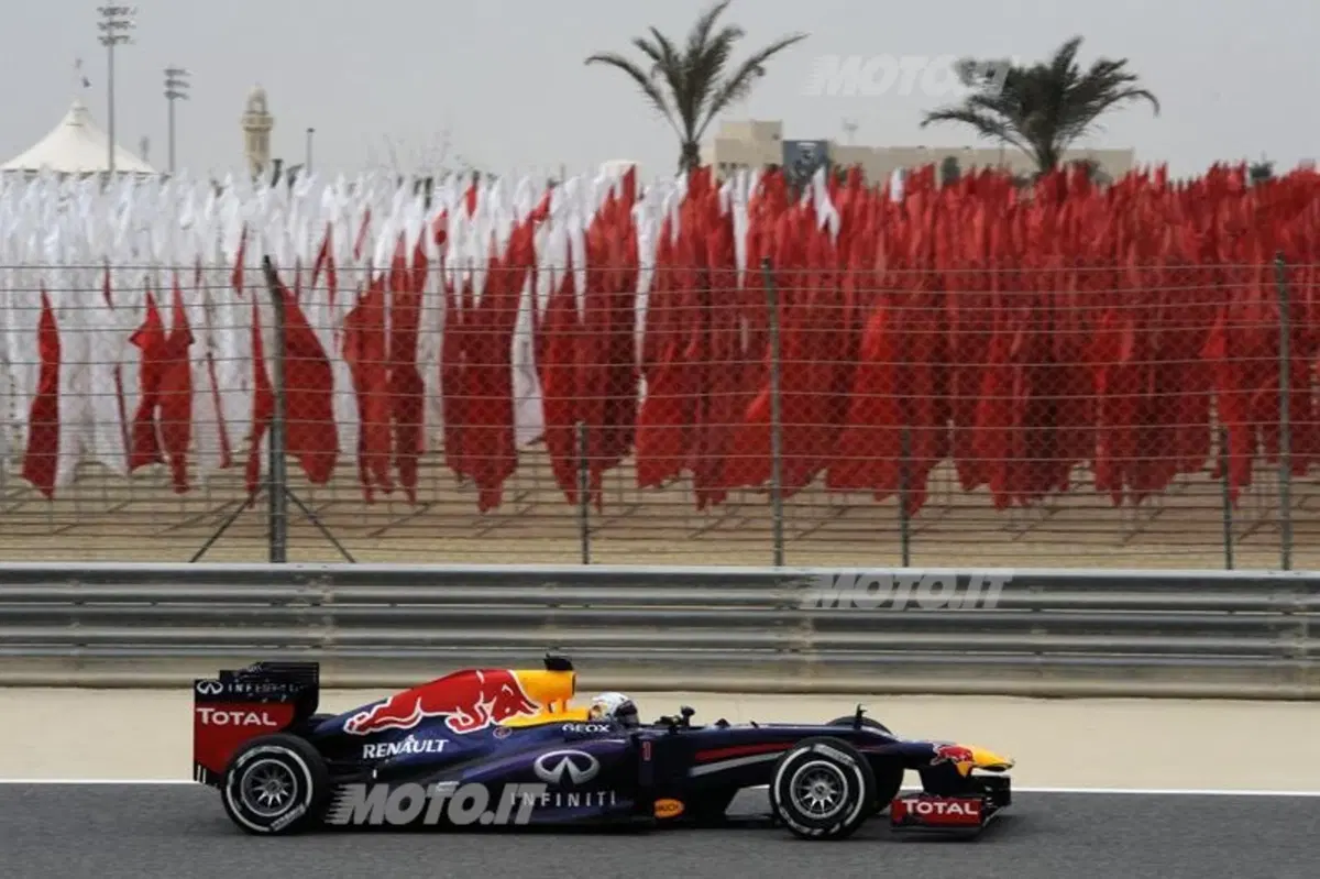 F1 GP Bahrain 2013: le foto più belle scattate a Sakhir (20)