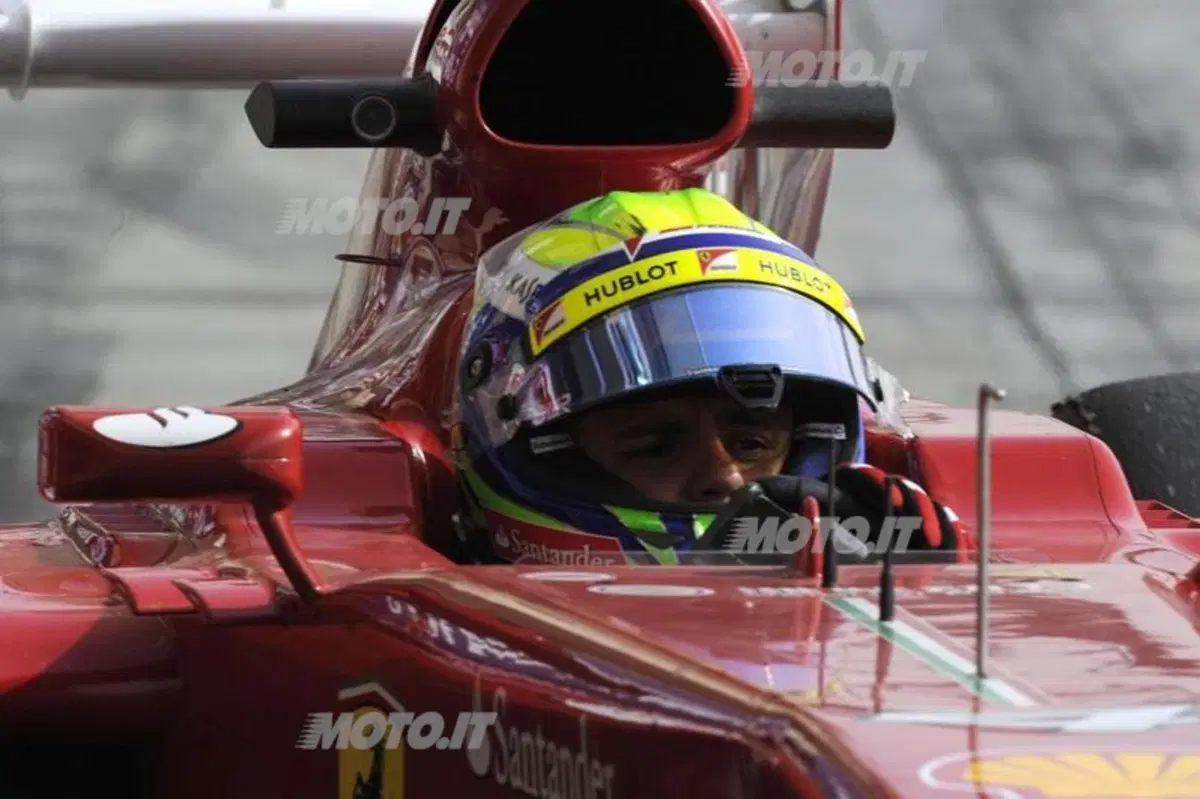 F1 GP Bahrain 2013: le foto più belle scattate a Sakhir (26)