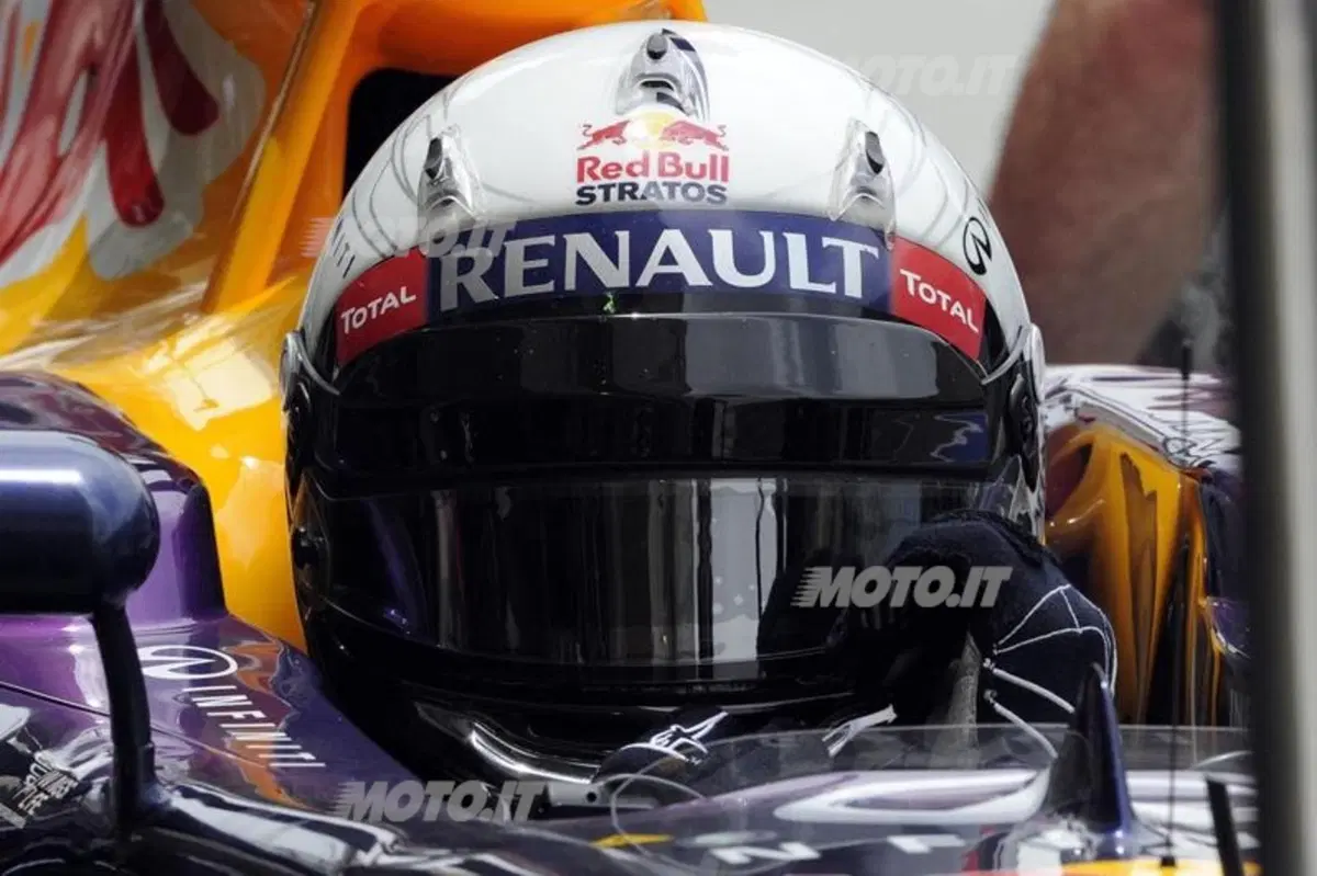 F1 GP Bahrain 2013: le foto più belle scattate a Sakhir (27)