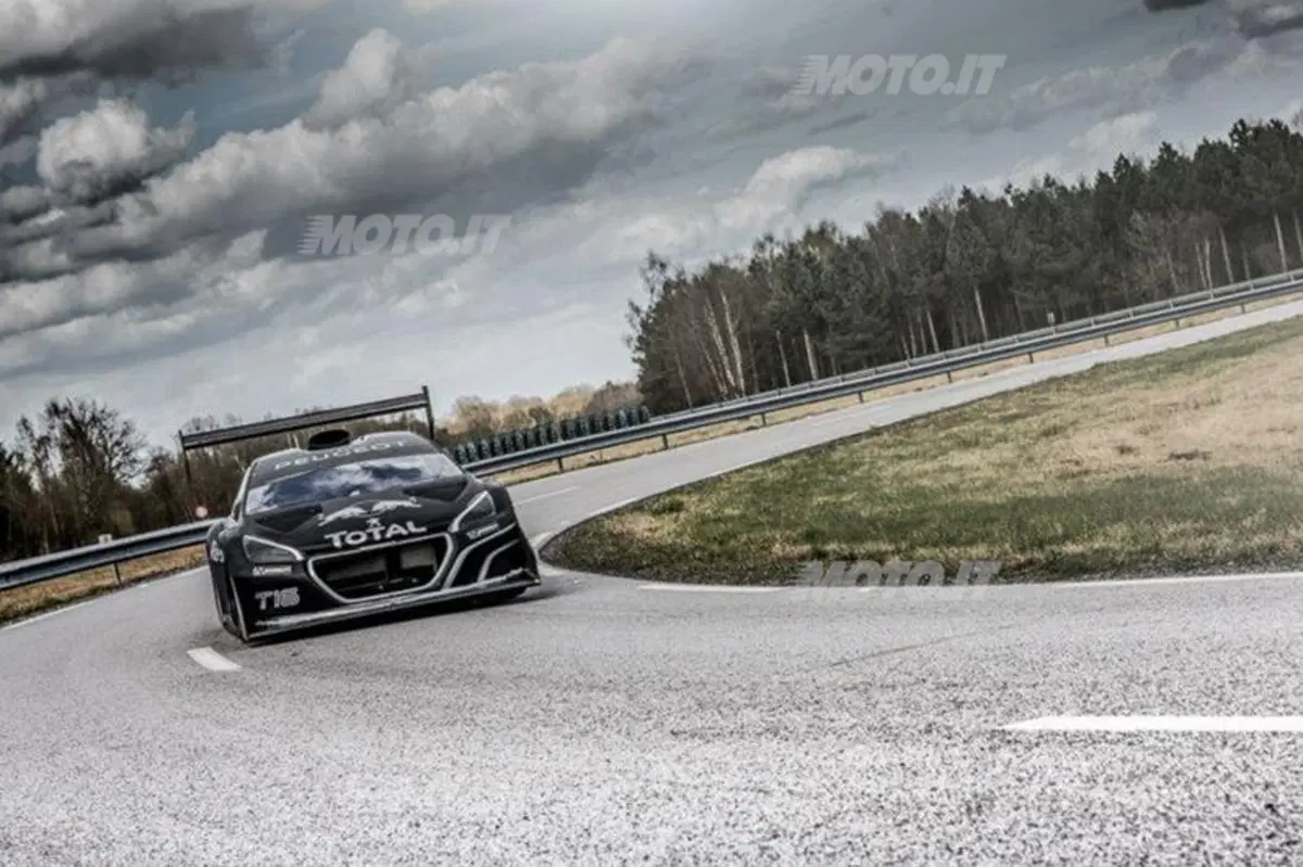 Peugeot 208 T16 Pikes Peak: 875 CV per 875 kg! (4)