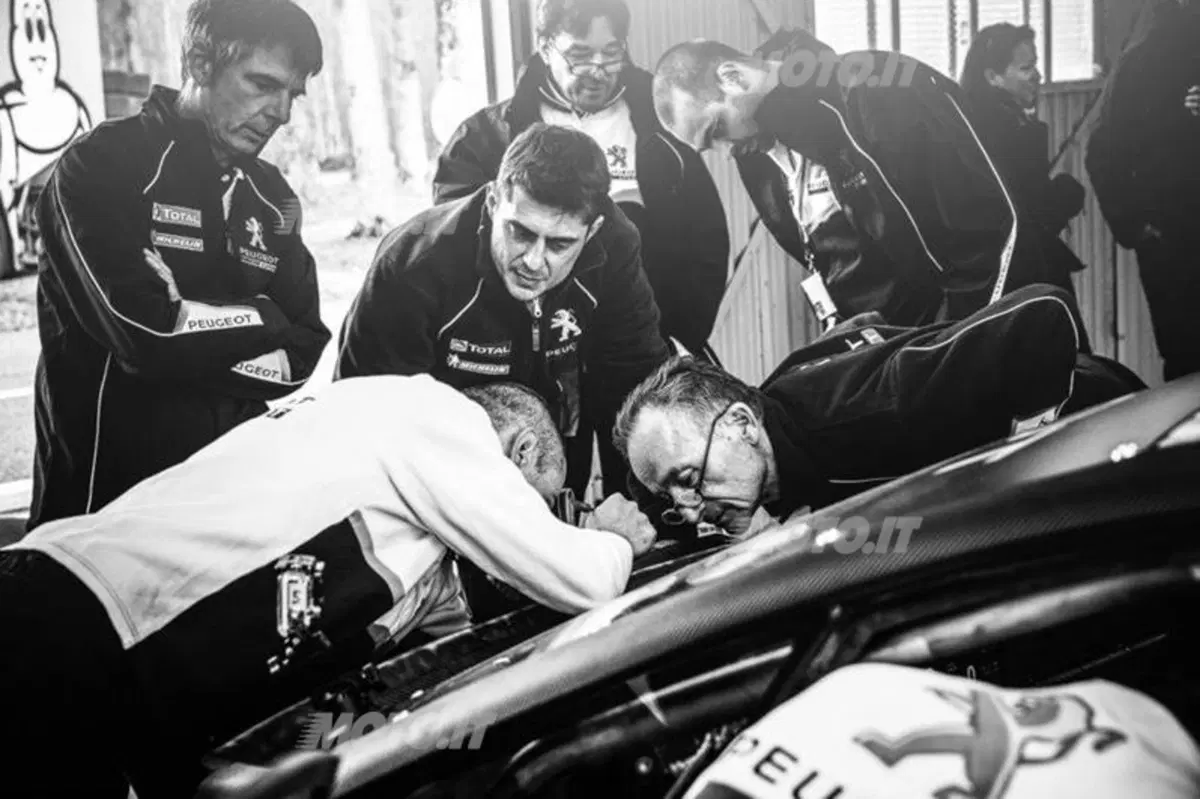 Peugeot 208 T16 Pikes Peak: 875 CV per 875 kg! (25)
