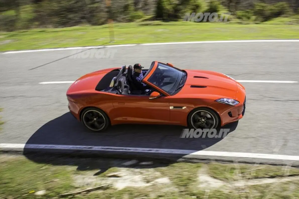 Jaguar F-Type (6)