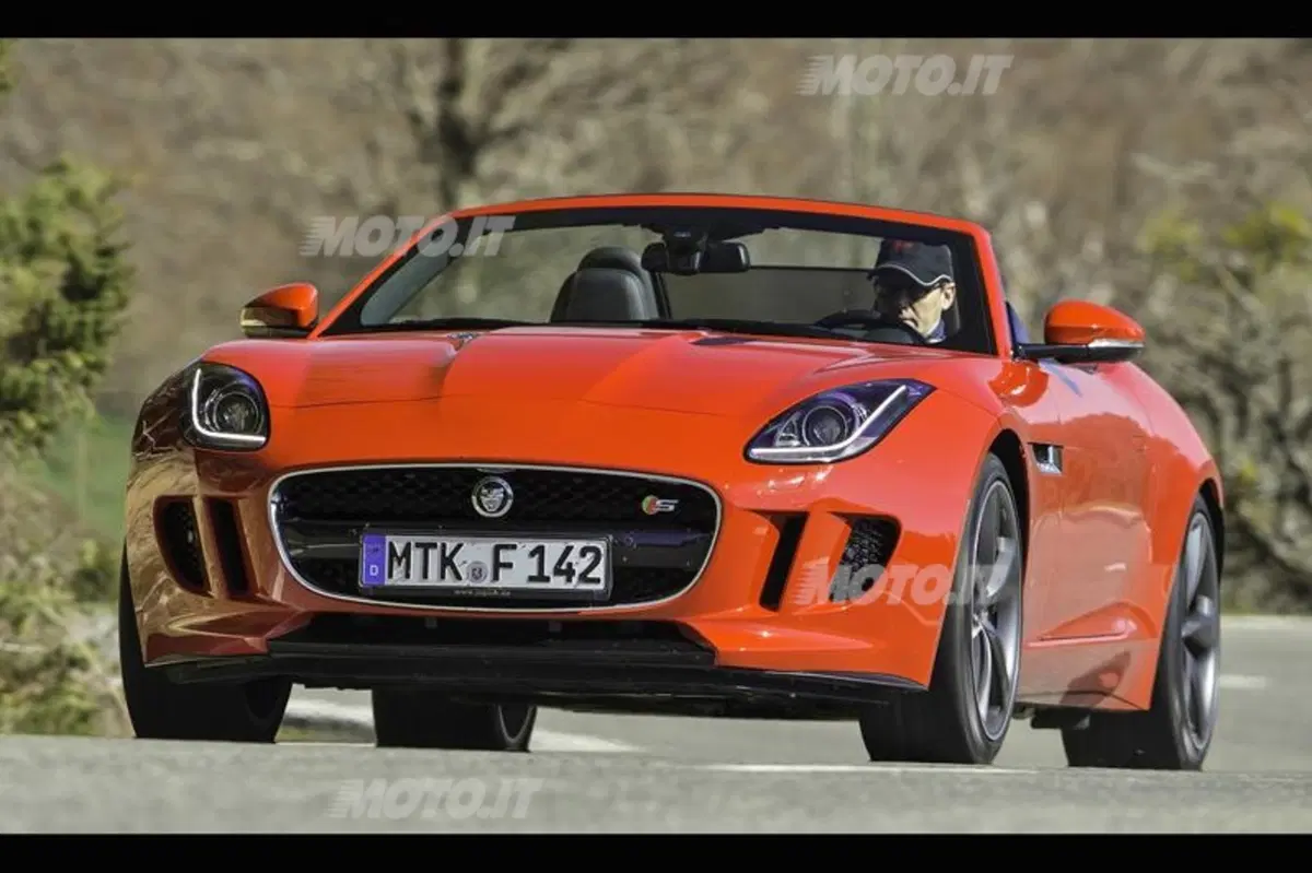 Jaguar F-Type (11)