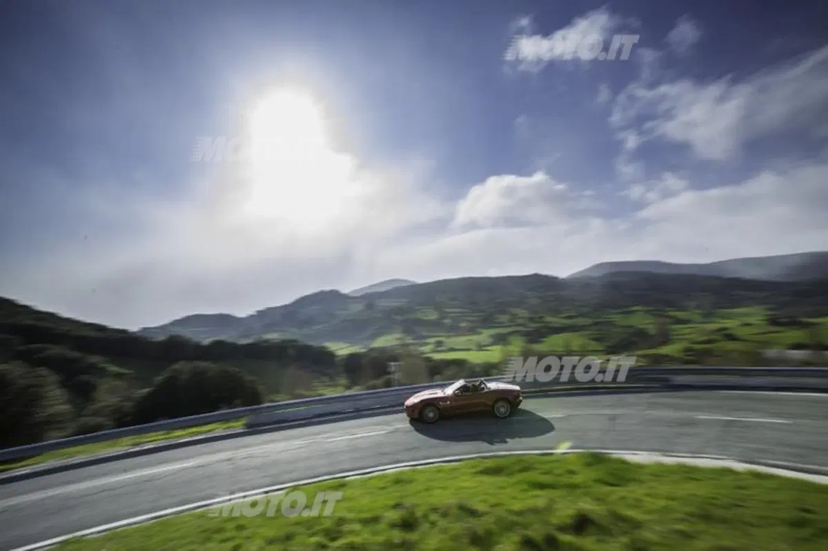 Jaguar F-Type (16)