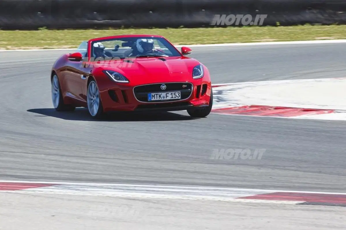 Jaguar F-Type (21)