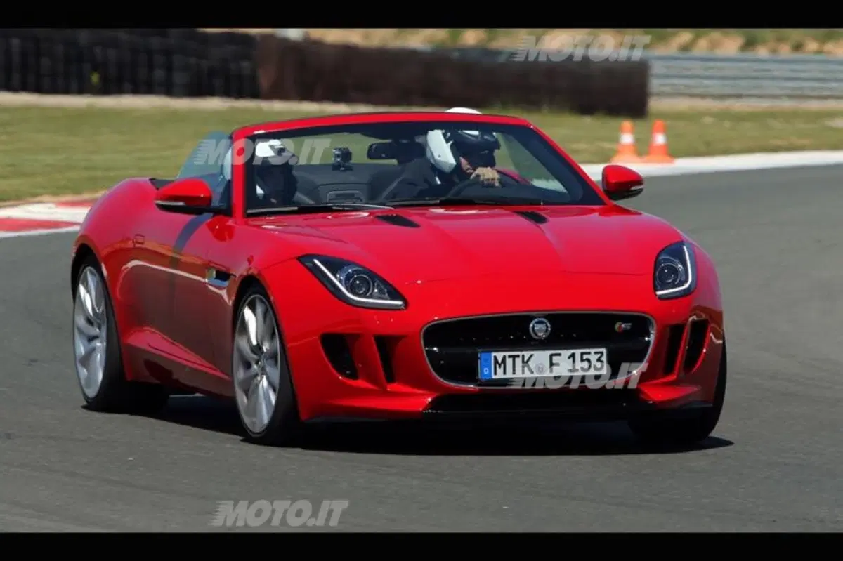 Jaguar F-Type (24)