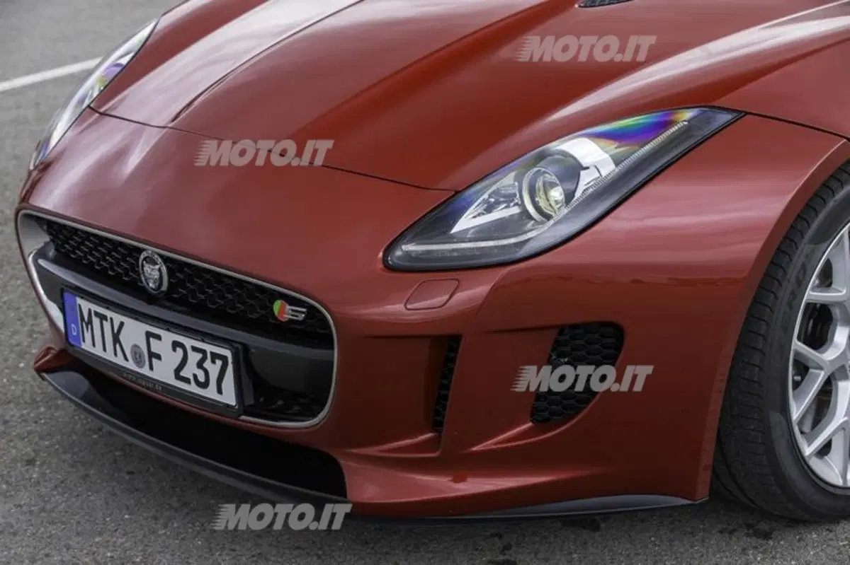 Jaguar F-Type (32)