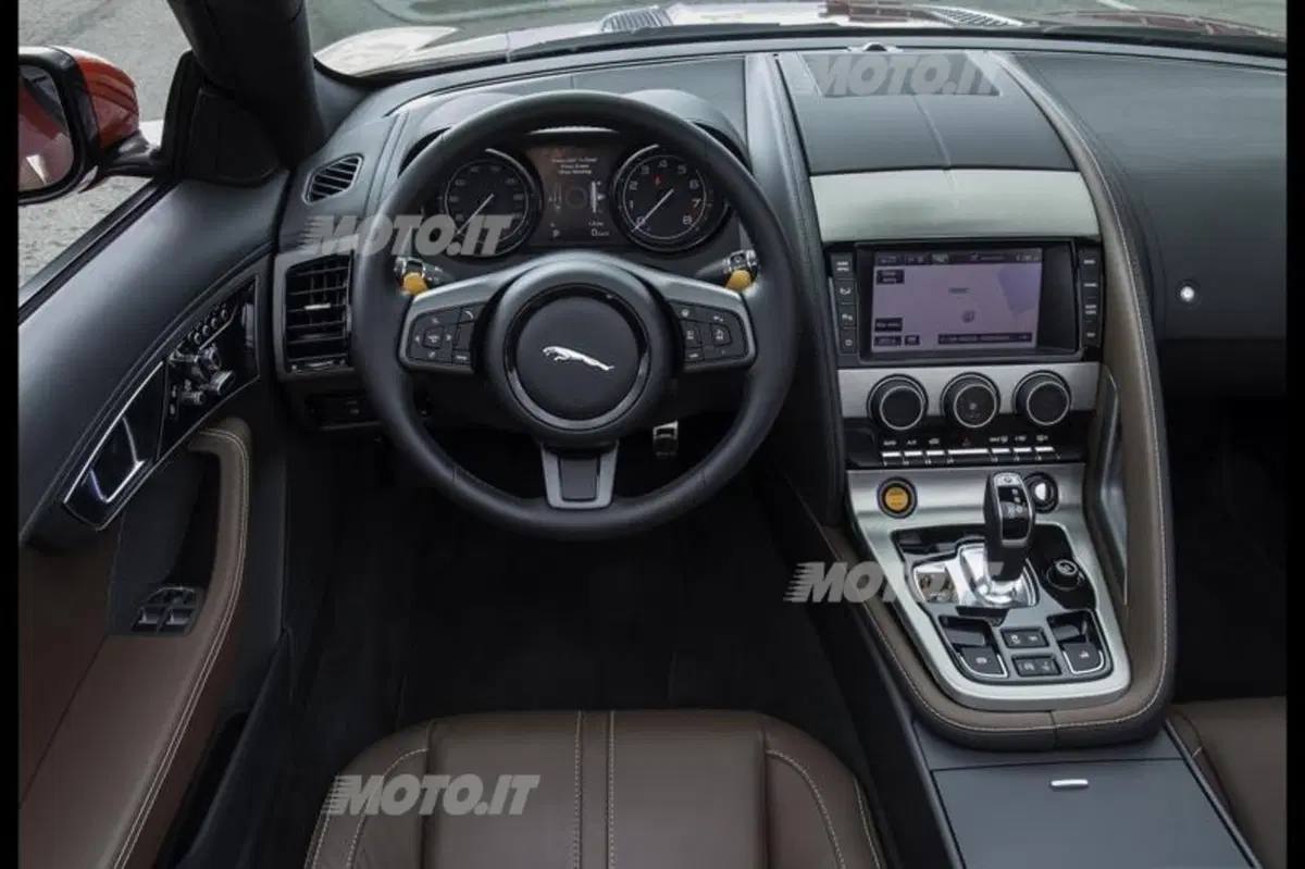 Jaguar F-Type (41)