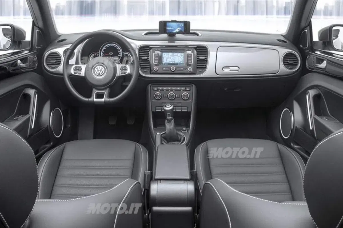 Volkswagen iBeetle e iBeetle Cabriolet: il Maggiolino per iPhone (8)