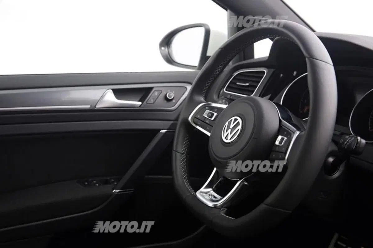 Volkswagen Golf R-Line (4)
