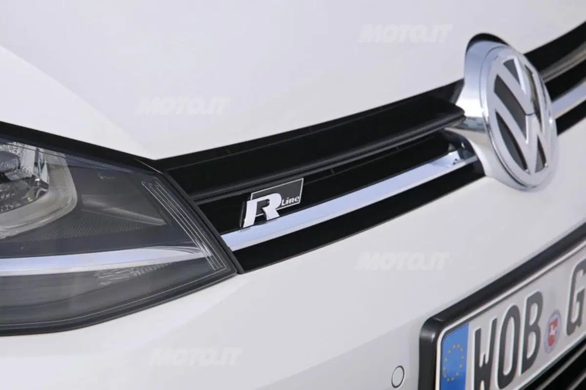 Volkswagen Golf R-Line (6)
