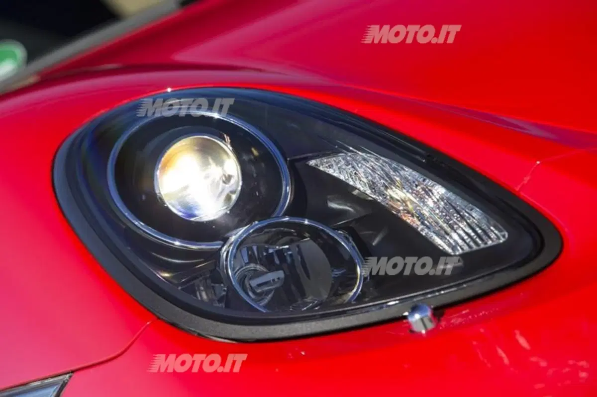 Jorge Lorenzo: al volante della Porsche Cayman a Barcellona (16)