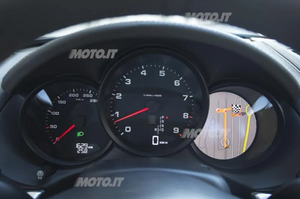 Jorge Lorenzo: al volante della Porsche Cayman a Barcellona (21)