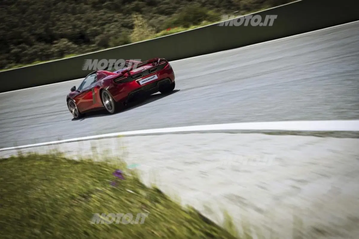 McLaren 12C Spider (17)
