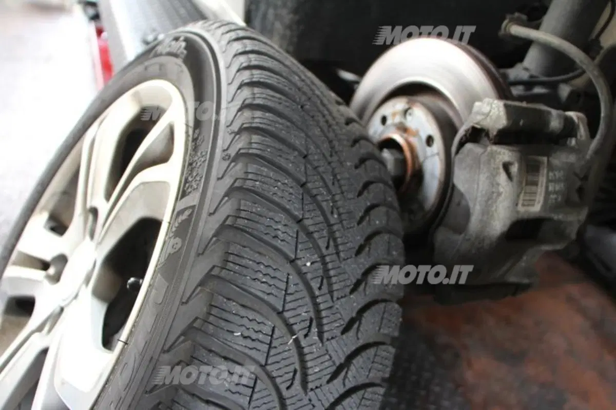 Michelin Alpin A4: ecco come vanno sulla Peugeot 208 (3)