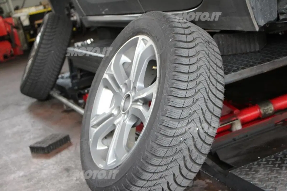 Michelin Alpin A4: ecco come vanno sulla Peugeot 208 (7)