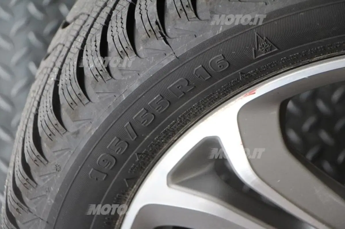 Michelin Alpin A4: ecco come vanno sulla Peugeot 208 (8)